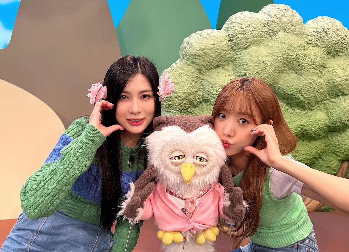 6pinkeu's tweet photo. [#에이핑크] #딩동댕_대학교
🔔딩동댕~ 판다들에게 깜짝 선물이 도착했어요🎁

#Apink
#SELF #DND
#김남주 #남주 #NamJoo
#오하영 #하영 #HaYoung https://t.co/ewfjAmFG1l