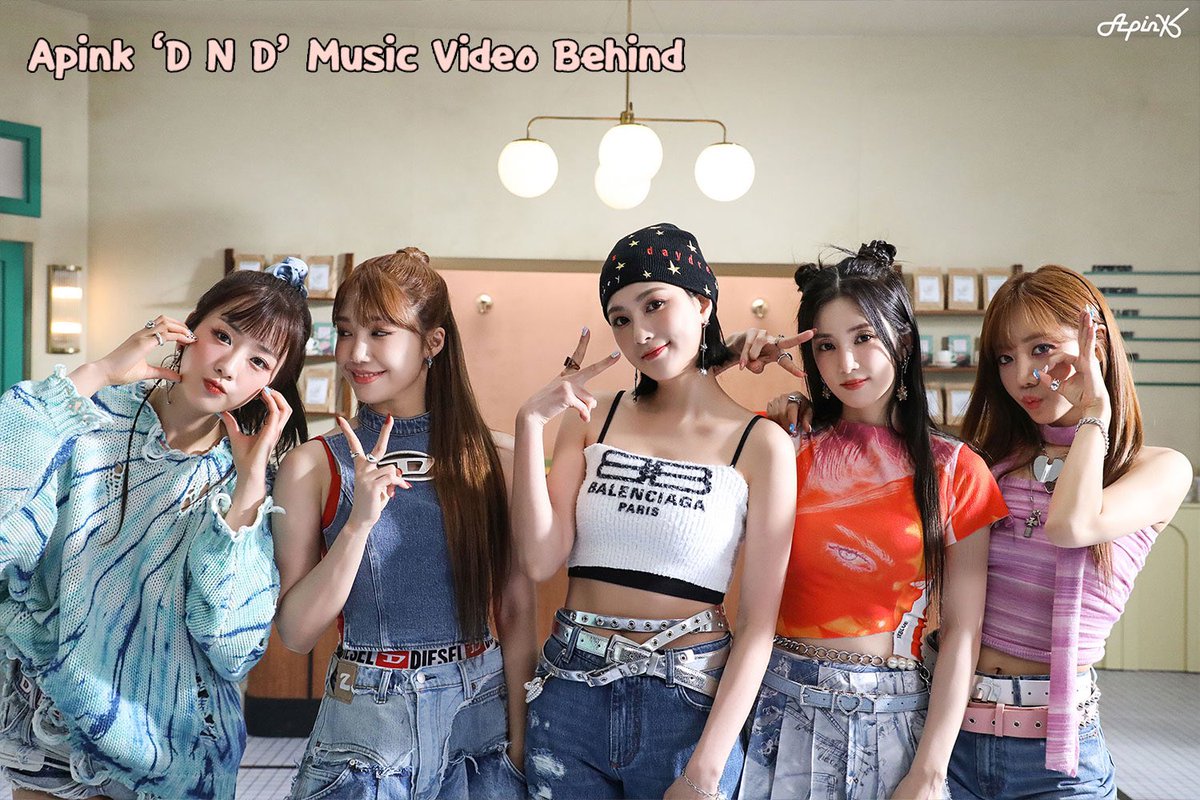 6pinkeu's tweet photo. [#에이핑크] IST ��이버 포스트에
"우리핑크 빛나는 모습 그대로 믿어봐 - 
'D N D' MV 촬영 비하인드♥"가 공개되었습니다!
판다들의 마음을 행복으로 가득 채울 우리핑크의 촬영 현장! 
지금 바로 아래 링크를 통해 만나보세요! ❤

▶ https://t.co/Qh6PTI06Ge

#Apink #SELF 
#DND https://t.co/tWbYZOMpX6