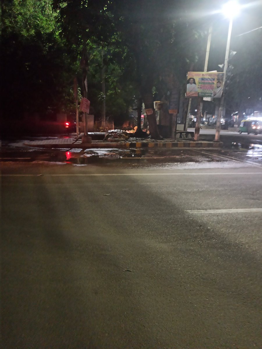 AartiSingla13's tweet photo. @MunCorpGurugram @OfficialGMDA @DC_Gurugram @cmohry sector 9 chowk par paani ki line tooti hui hai aur paani kai hafto se waste ho rha hai, sector 4/7 se 9 ki taraf jaate hue main chowk par yeh line tooti hai. Isko repair karwaye please. Wastage ho rahi hai https://t.co/tAcWZgSnZO