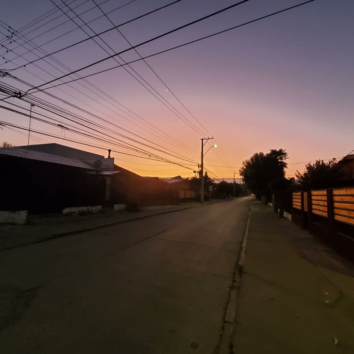 El amanecer desde mi barrio. Linda semana.