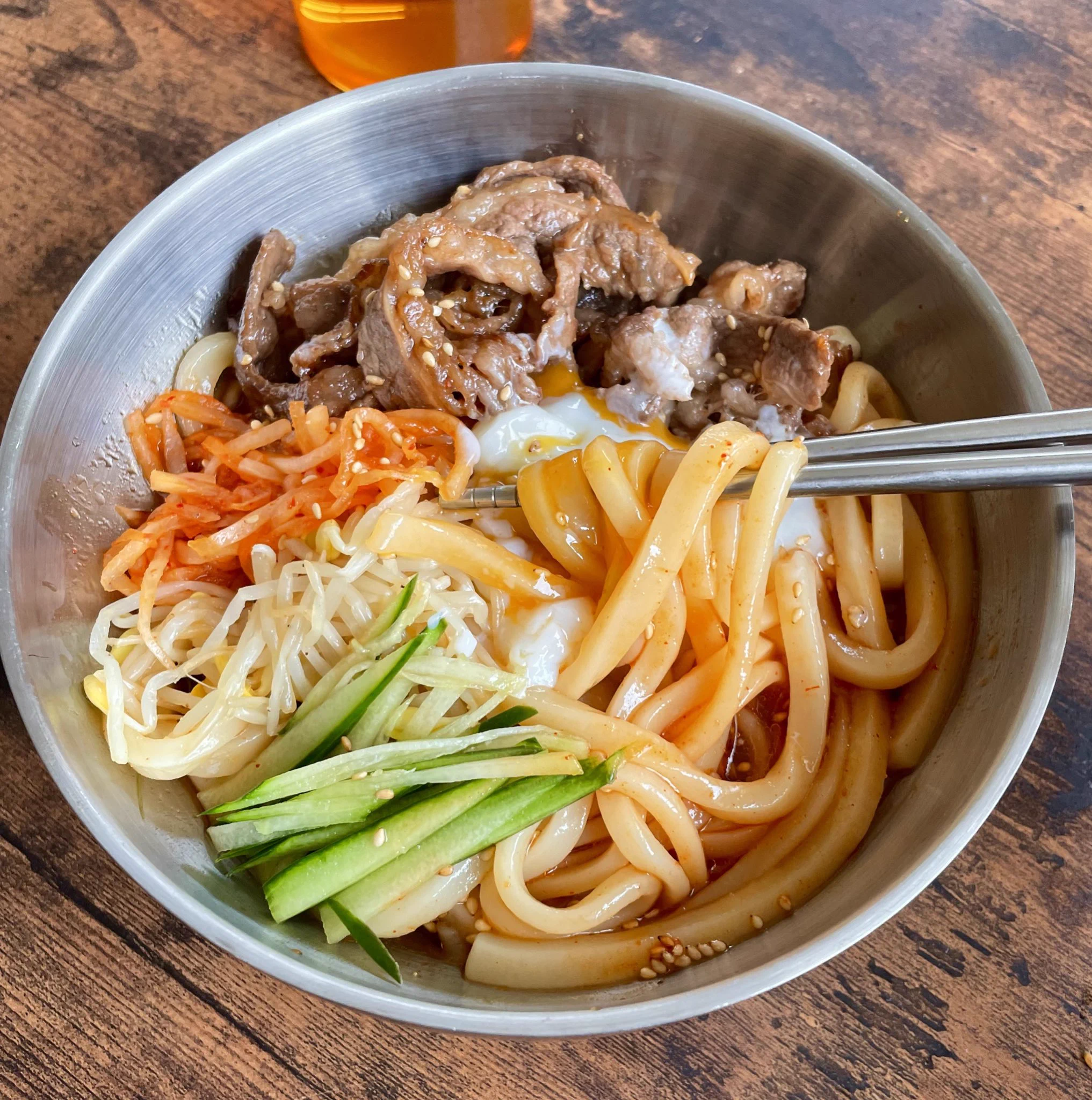 彩り豊かでお手軽なピビン麺うどん！ 混ぜるだけの簡単レシピ