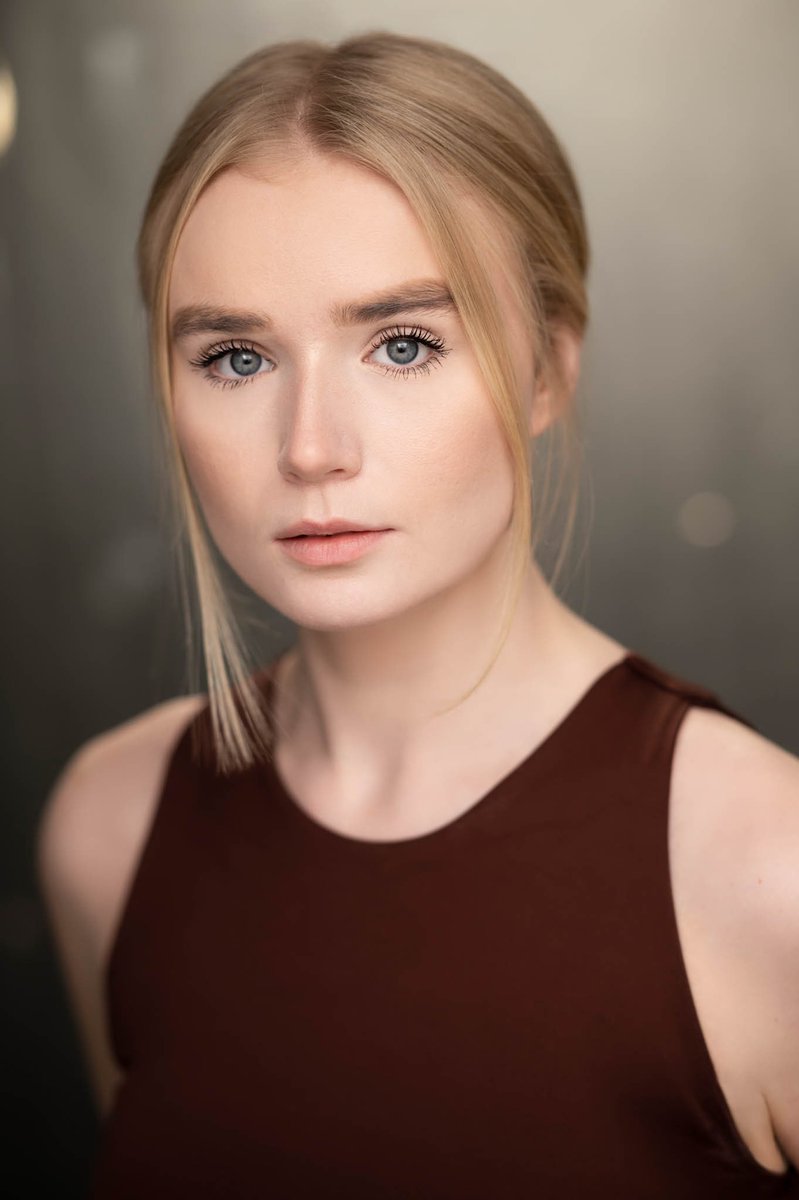 PhoebeMercer1's tweet photo. Thank you @RobinSavagePics for my new headshots!✨✨ https://t.co/SfMsgIR4Cz