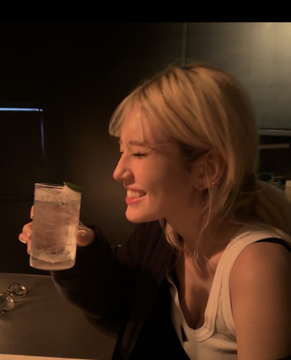 🐰: doyeon unnie took the pictures