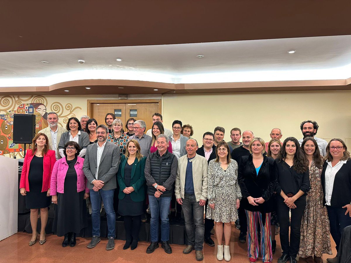 nataliamasguix's tweet photo. Un honor haver participat en el Sopar de la República i la 17a edició del Premi Estel Blanc, organitzats per @ERCAnoia 

Hem presentat les candidatures a les properes eleccions: equips solvents per a gestionar, des de la màxima exigència, però sobretot per a #transformar. https://t.co/efFHOssBKI