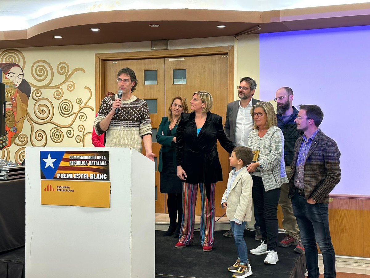 nataliamasguix's tweet photo. Un honor haver participat en el Sopar de la República i la 17a edició del Premi Estel Blanc, organitzats per @ERCAnoia 

Hem presentat les candidatures a les properes eleccions: equips solvents per a gestionar, des de la màxima exigència, però sobretot per a #transformar. https://t.co/efFHOssBKI