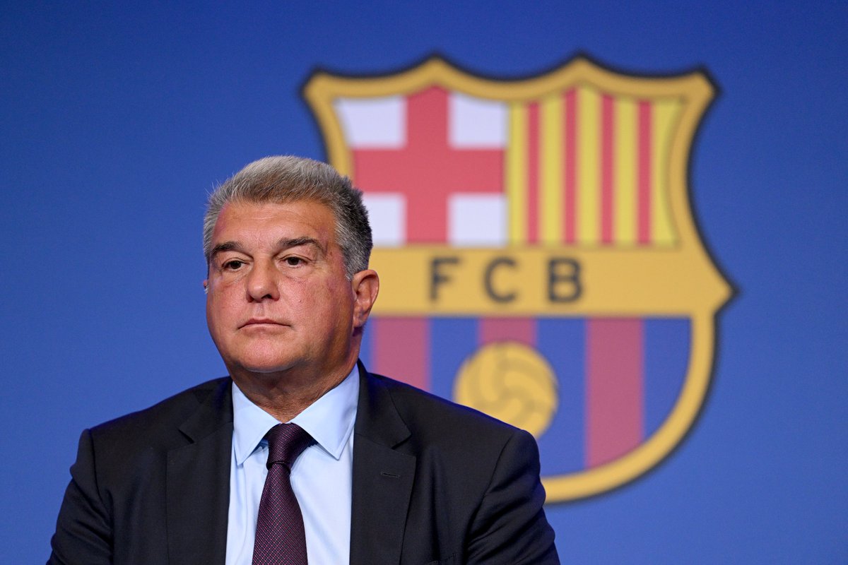 Finaliza la charlotada.

Lo esperado, mezcla los informes del padre con los de su hijo, victimiza al Barça, acusa al Madrid, amenaza, no ve conflicto ético en pagar al vicepresidente de los árbitros ni explica por qué dejaron de pagarle al cesar en su cargo.

Pantomima full.