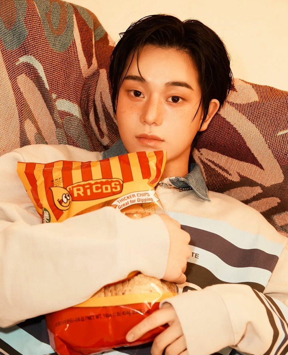 prodjikal's tweet photo. USER TNX OFFICIAL DROPPING THINGS SO SUDDEN OMG HYUNSOO https://t.co/oFzhlm4oy7