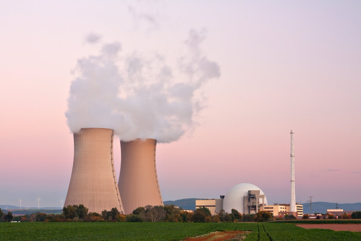 🇩🇪 Alemanha desliga os últimos três reatores de energia nuclear do país. 

A Guerra da Ucrânia atrasou o encerramento dessas usinas em alguns meses, mas a crise energética com a redução do fornecimento de gás russo não foi suficiente para fazer o governo mudar de ideia.