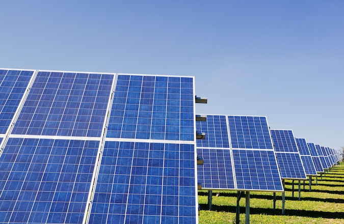 PagerPower's tweet image. In this article we explain what the technical requirements are when undertaking a glint and glare assessment for fixed panels, which will need to be incorporated into the modelling. Learn more: bit.ly/41QHy0j

#solarglare #glintandglare #solar #SolarPanels
