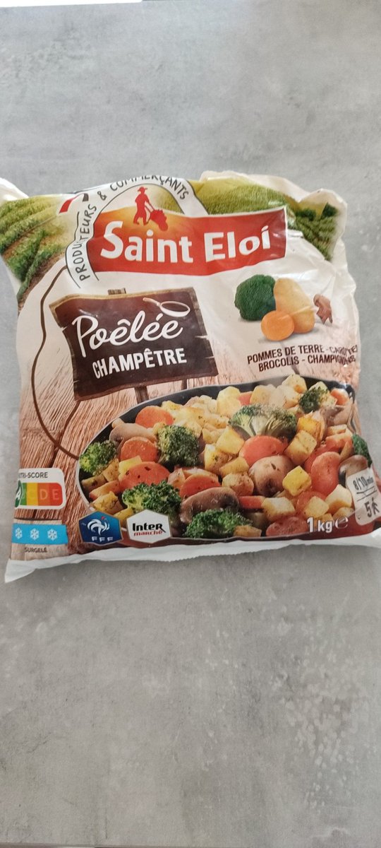 reminhooo's tweet photo. ATTENTION JE VIENS DE MANGER CETTE POÊLÉE SURGELÉE, UN MÉGOT DE CLOPE FRAIS DANS LE PAQUET À L'INTÉRIEUR QU'ON À EU DE LA CHANCE DE VOIR AVANT DE POUVOIR LE MANGER (personne fume dans l'appart )  FAITES TOURNER C'EST UNE HONTE, SI ON TOMBE MALADE À CAUSEDE ÇA JE PORTE PLAINTE ❌ https://t.co/CEQNWiANcO