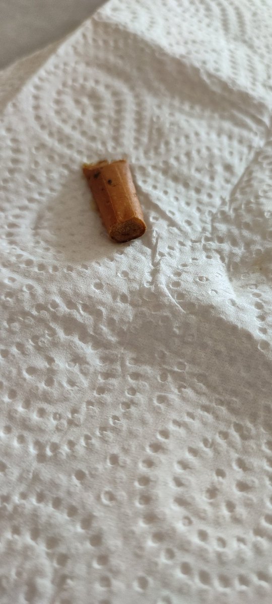 reminhooo's tweet photo. ATTENTION JE VIENS DE MANGER CETTE POÊLÉE SURGELÉE, UN MÉGOT DE CLOPE FRAIS DANS LE PAQUET À L'INTÉRIEUR QU'ON À EU DE LA CHANCE DE VOIR AVANT DE POUVOIR LE MANGER (personne fume dans l'appart )  FAITES TOURNER C'EST UNE HONTE, SI ON TOMBE MALADE À CAUSEDE ÇA JE PORTE PLAINTE ❌ https://t.co/CEQNWiANcO