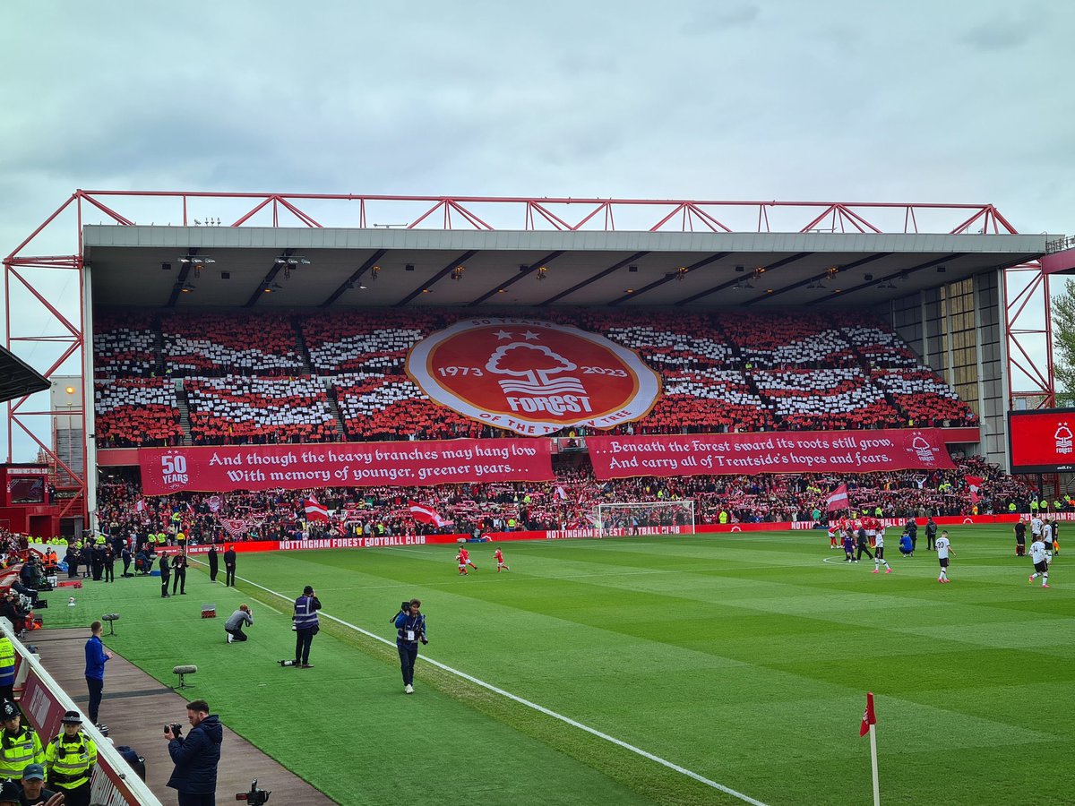 Forza_Garibaldi's tweet photo. ‘And though the heavy branches may hang low,
With memory of younger, greener years,
Beneath the Forest sward its roots still grow,
And carry all of Trentside’s hopes and fears.’

A rather fitting but inspiring poem by Dylan Pugh entitled ‘The Major Oak’.

📸 @Battlemuch4WW https://t.co/8zyDYWTPgP