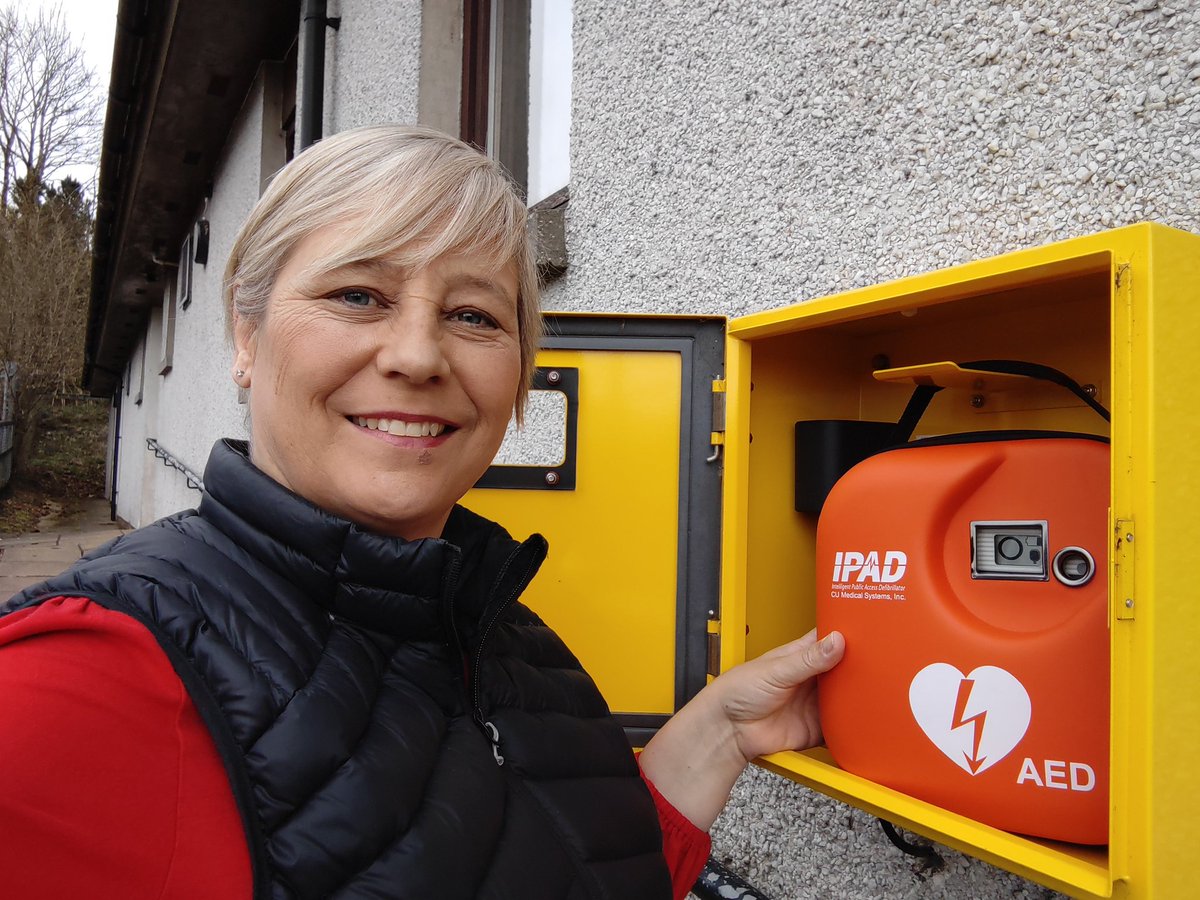 parajeb's tweet photo. #statuscheck @TheBHF completed @DechmontCC Defib ready for any #Emergency @LoveWestLothian has to need. Time to order new pads and battery! #savealifescotland https://t.co/r63v4PjK2q