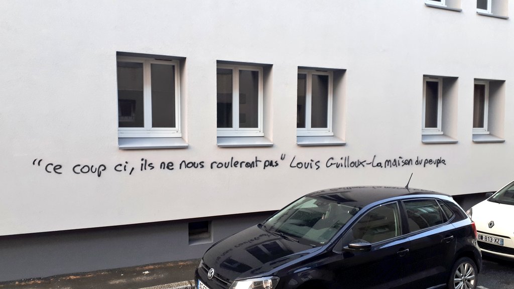 VictorienFaber's tweet photo. L'écrivain briochin Louis Guilloux s'exprime face à l'état de la France en avril 2023. Comment interpréter cette prise de parole devant des détritus et un sens interdit ?
#saintbrieuc #paroledecrivain #lamaisondupeuple #artderue #graphderue #cotesdarmor https://t.co/WZu6Ew2Zam
