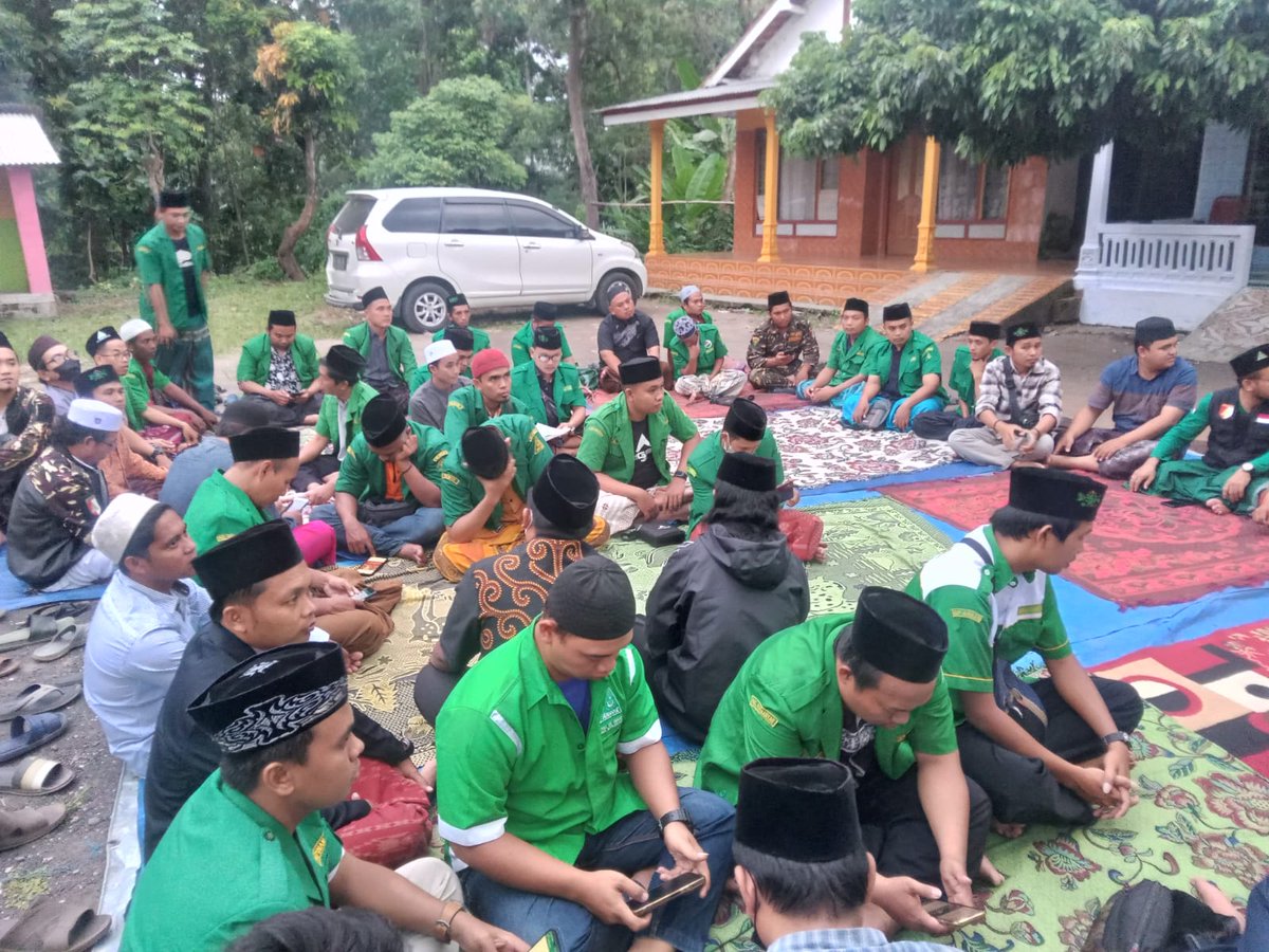 ansorkraksaanpc's tweet photo. Silaturahmi dan Buka Bersama PC GP Ansor Kota Kraksaan dalam Rangka Hari Lahir ke-89 GP Ansor di Kediaman Ketua @zen_ubaidillah Senin (17/04).

#AnsorKotaKraksaan
#Harlah89GPAnsor https://t.co/9PnAkWfz93