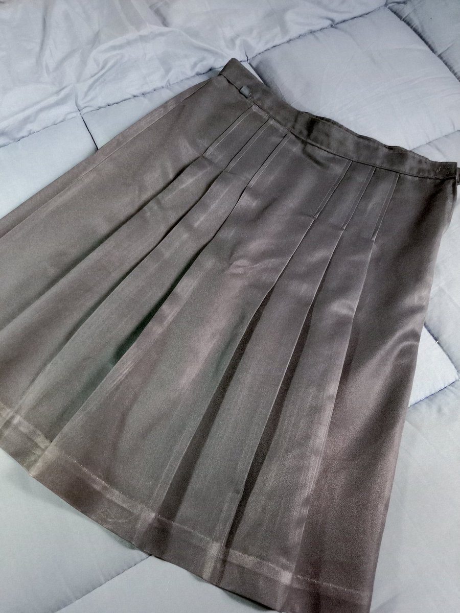 gggshopp's tweet photo. ส่งต่อกระโปรงนักเรียนทรงแคบ 100฿รวมส่ง เอว31 ยาว24 สีกรมเข้ม ตรารักษ์ดี 
#ส่งต่อกระโปรงนักเรียน #กระโปรงทรงแคบ #กระโปรงนักเรียนทรงแคบ #กระโปรงนักเรียน #กระโปรงนักเรียนมือสอง #กระโปรง https://t.co/CJ3AF6nQJw