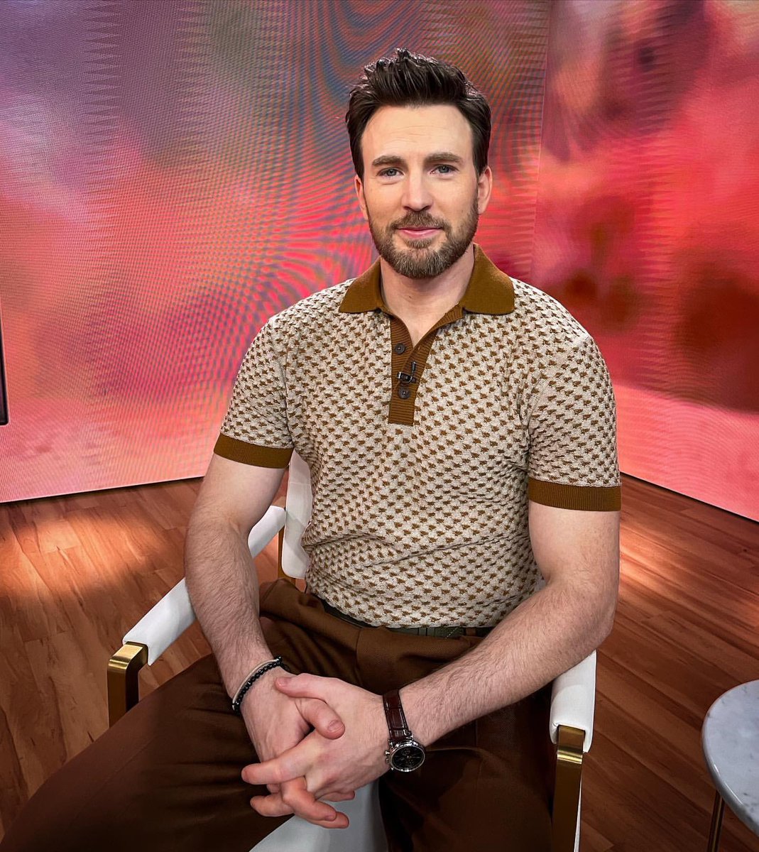 #goodmorningamerica on IG
“Chris Evans is here in Times Square to talk about his new movie, #Ghosted! 👏”