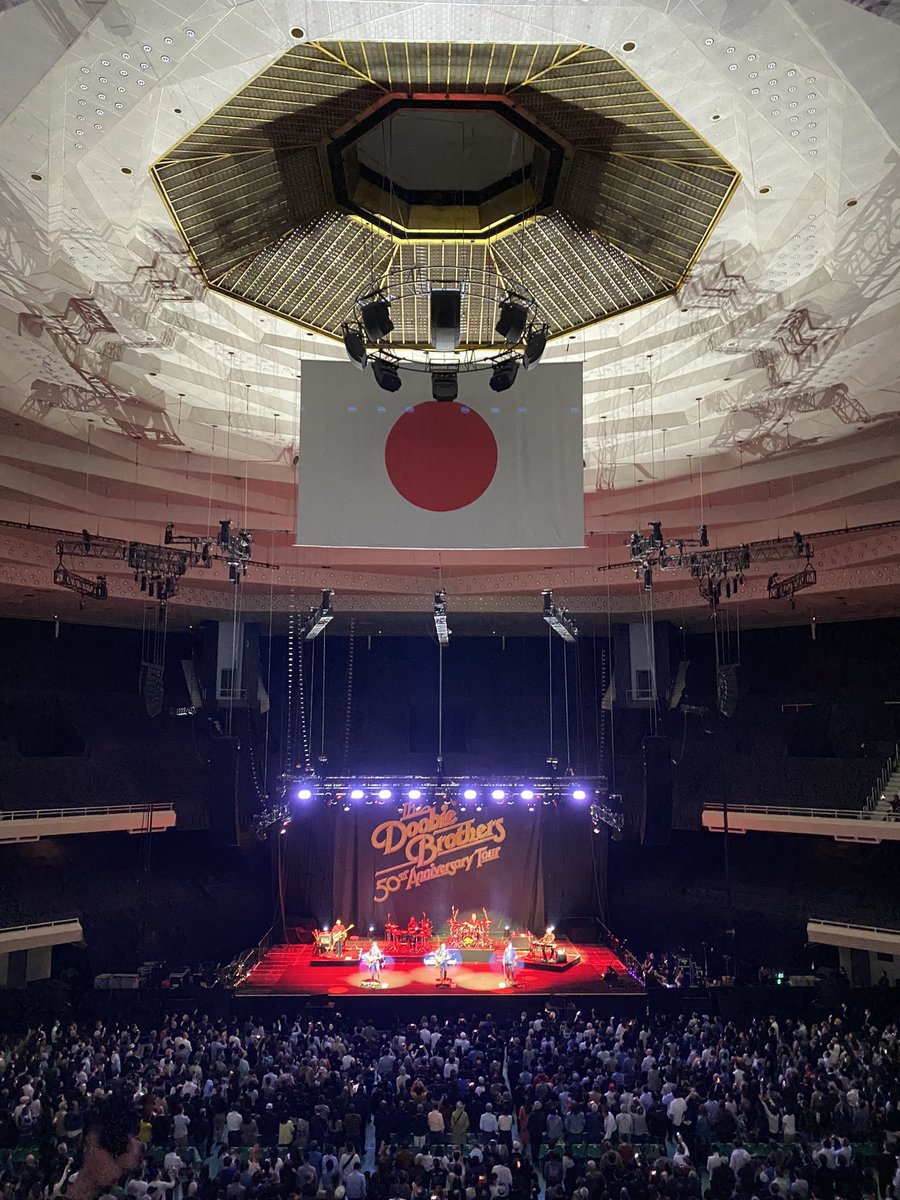 Banfibill's tweet photo. “The Ways of an Oriental View”
@TheDoobieBros just rocked the @nipponbudokan_ great energy and love tonight.  THANK YOU BROTHERS https://t.co/nPO8sr3dz2