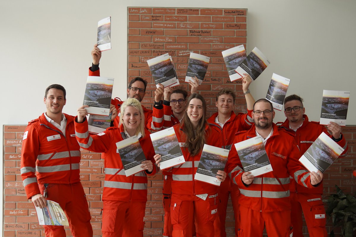 JAHRESBERICHT 2022 VERSANDT 📷📷
Ab heute finden all unsere Spender und Kollegen unserer Bezirksstelle den Jahresbericht in ihren Postkästen. 
Viel Spaß beim Lesen!  Jahresbericht 2022: roteskreuz.at/niederoesterre…

 #roteskreuz #roteskreuztulln #redcross #tulln #Jahresbericht #2022