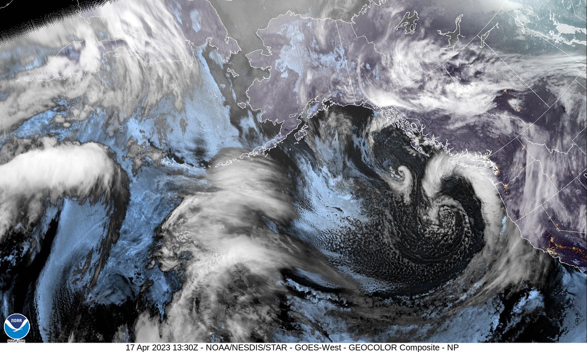 NWSCWSUZSE's tweet image. Low pressure rotating offshore, will drive another front over W #ZSE Monday AM; showers and rain will affect #KPDX #KSEA with MVFR CIGs and gusty SW wind. Note, freezing levels are well below normal.

#GetAWeatherBriefing #Geocolor #Satellite