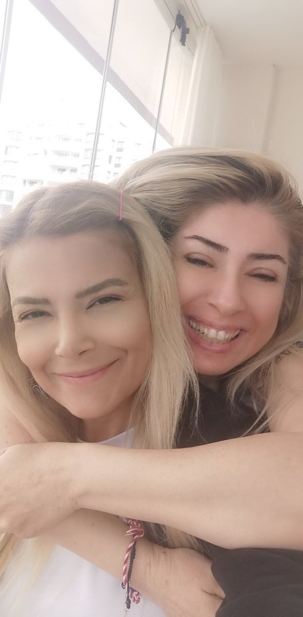aysu_ce's tweet photo. Senin sevgiyle sarılan kollarını severim 🥰 @desen_d https://t.co/m2B9cI7QPe