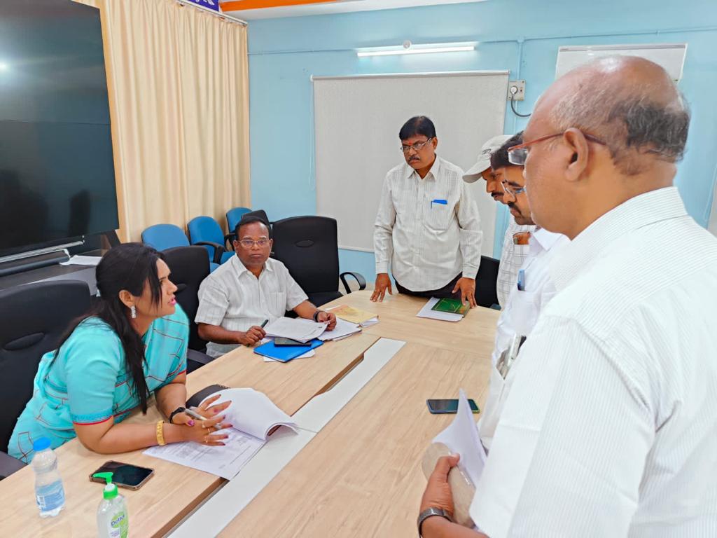 chittoormunici1's tweet photo. Commissioner Dr. J Aruna received Grievances from public in Spandana program on Monday, April 17th 2023
#cdma_municipal #MoHUA_India #Collectorctr #swachhchittoor #SwachSurvekshan #chittoormunicipalcorporation #SwachhBharatUrban #SwachhBharatGov https://t.co/d9KmscUagy