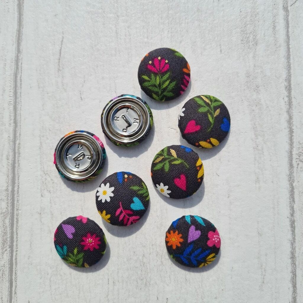 MadeAt42's tweet image. Cute new ditsy flower buttons now available on our website 😍
#buttons #buttonmaker #button #fabricbuttons #fabriccoveredbuttons #plasticfree #madeat42 #Wokingham #berkshire #madebyme #fabric #fabricaddict #sewing #sewingsupplies #lovetosew #sewingbee… instagr.am/p/CrIpZ5mNjZp/