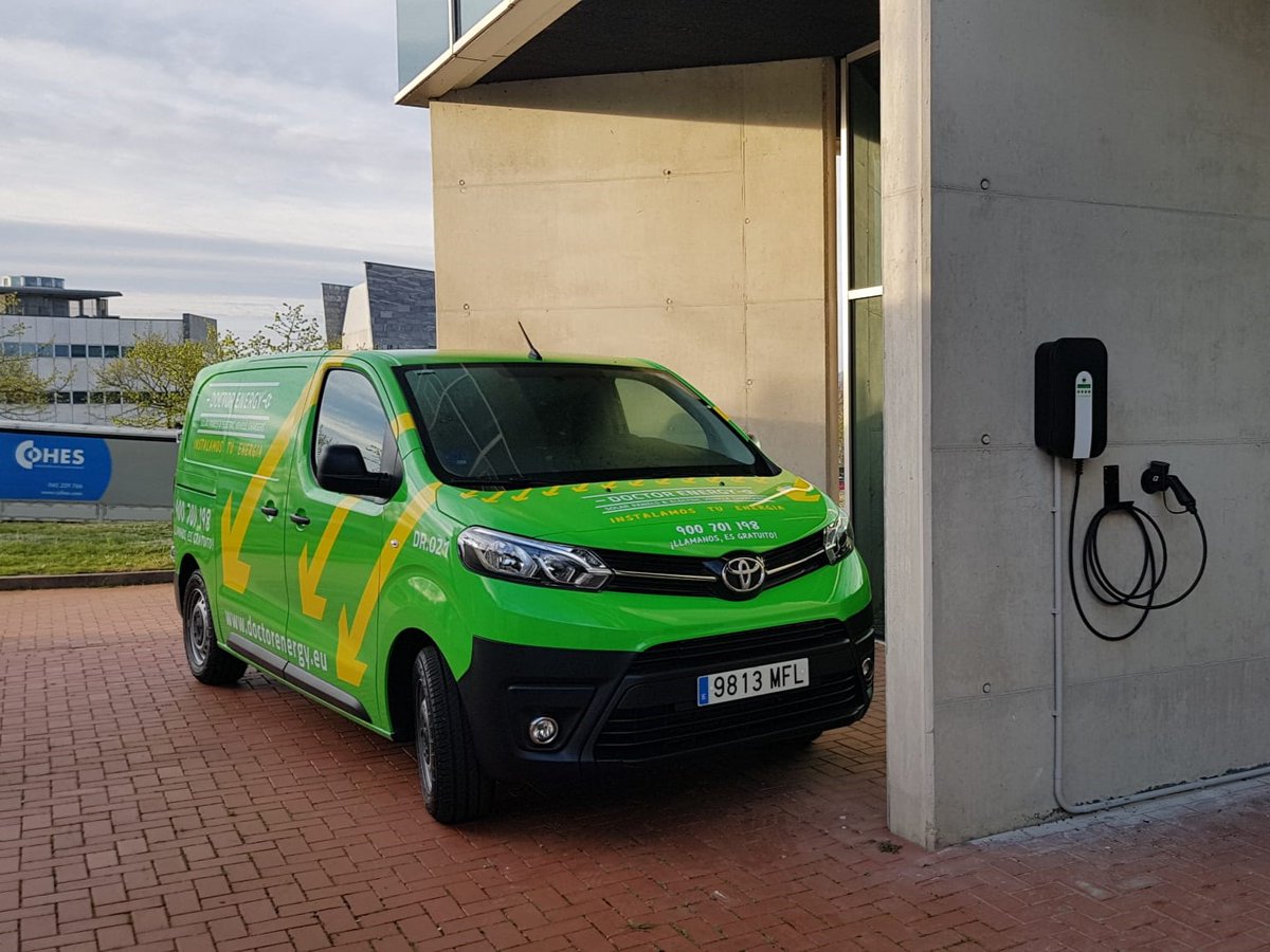 DoctorEnergy1's tweet photo. 🌱 ¡Seguimos llevando la sostenibilidad a todos los rincones del país!

#DoctorEnergy #medioambiente #sostenibilidad #vehiculoselectricos https://t.co/nJKzXamKgj