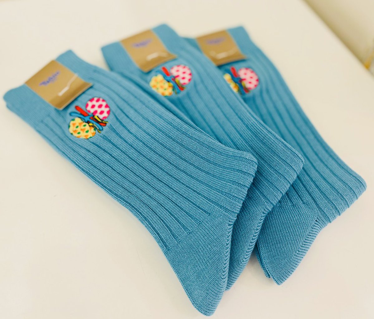 NEW!! ZINZO MEN
ZINZO SOCKS SS 🐬💙🐬💙

'ZINZO' means 'kidney' in Japanese!

ZINZOは「カワイイ」を装い人々の健康や社会問題と向き合っていきます。

#ZINZO
 #SockItToKidneyDisease
@Tabio_JP