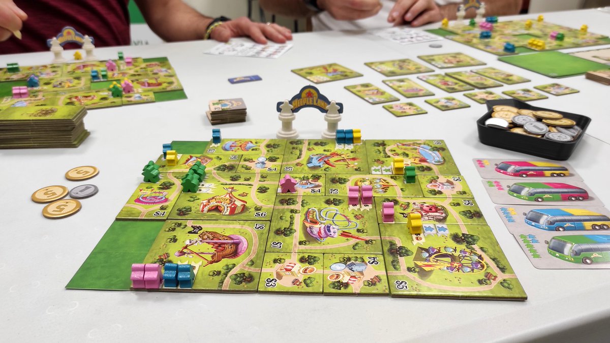 ElDailyToken's tweet image. Otra #QuedadaLudoducto! Nos fuimos de relajante #Picnic para coger energía para lo que nos esperaba en el frenético #KitchenRush y, aunque no fuimos capaces de conseguir nuestro objetivo, decidimos que nos merecíamos un poco de diversión en el parque de #MeepleLand! #juegosdemesa