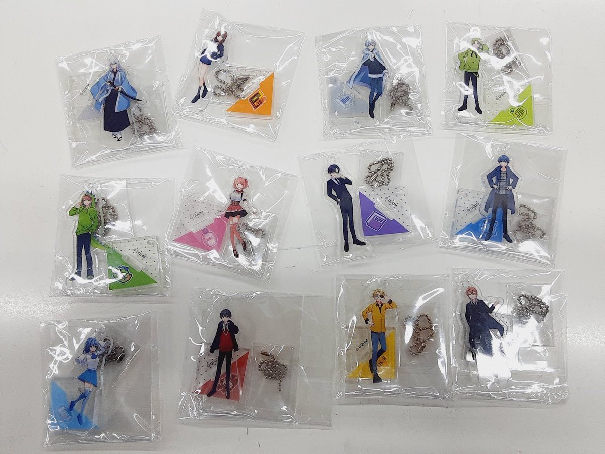 入荷情報】 #カラフルピーチ のアクリルスタンドキーホルダーが纏まっ