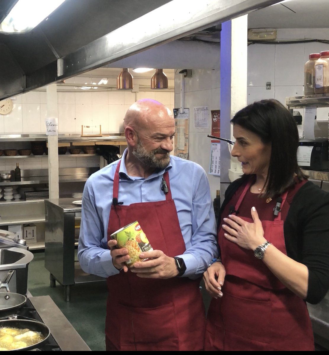 La alcaldesa de Santander <a href="/gemaigual/">Gema Igual Ortiz</a> cocina para Los Platos Hablan: "La piña me la como yo".
 🎦 No te pierdas el video entero del programa 
 👇 
cope.es/n/2657833