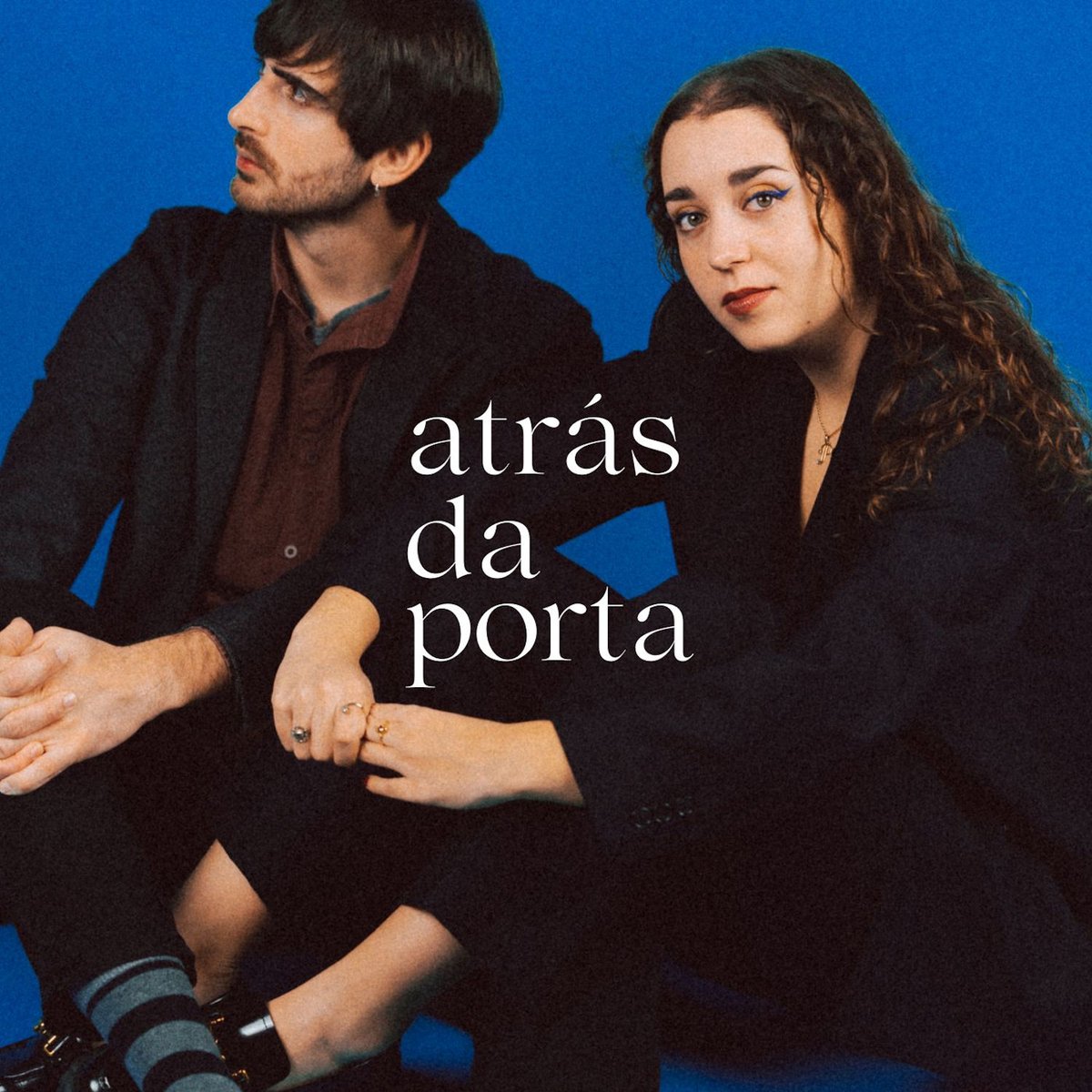 microscopi_'s tweet photo. Paula Barranco &amp; Jan Domènech presenten el single "Atrás Da Porta", que formarà part del seu primer àlbum “When love is around” que es publicarà el 25/05.

Ofereixen una versió pròpia del tema d'Elis Regina, Chico Buarque i Francis Hime.

https://t.co/3Sy3408J8m https://t.co/0peoXeXNx1