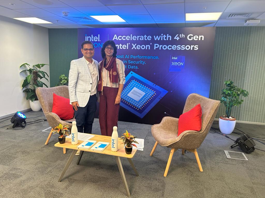 cloudthat's tweet image. Our CEO, Bhavesh Goswami (@bhav_gos), has recently been a part of an exciting event with industry leaders Sangeeta Roy, Director - Software &amp;amp; Services Partner at @intel  and Saumer Phukan, Director, Head - Customer &amp;amp; Partner Engineering at @intel. 

#IntelLaunch #ExcitingEvent