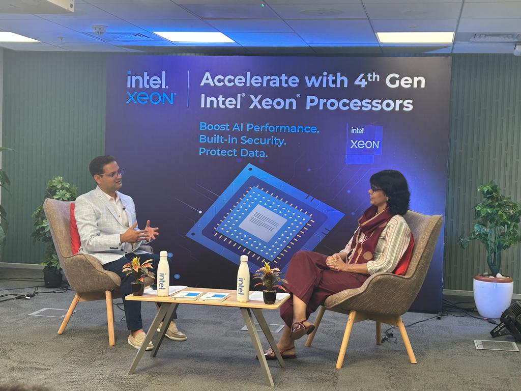 cloudthat's tweet image. Our CEO, Bhavesh Goswami (@bhav_gos), has recently been a part of an exciting event with industry leaders Sangeeta Roy, Director - Software &amp;amp; Services Partner at @intel  and Saumer Phukan, Director, Head - Customer &amp;amp; Partner Engineering at @intel. 

#IntelLaunch #ExcitingEvent