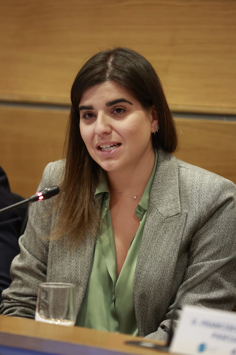 fenin_es's tweet photo. Finaliza la última mesa, moderada por Carmen Aparicio (@CEOE_ES), y dedicada a las asociaciones inclusivas con el resto de agentes del sector.

"Nuestros principales aliados son nuestros profesionales, los trabajadores".

#TecnologíaODSanitaria https://t.co/RvRS8ZnSXu