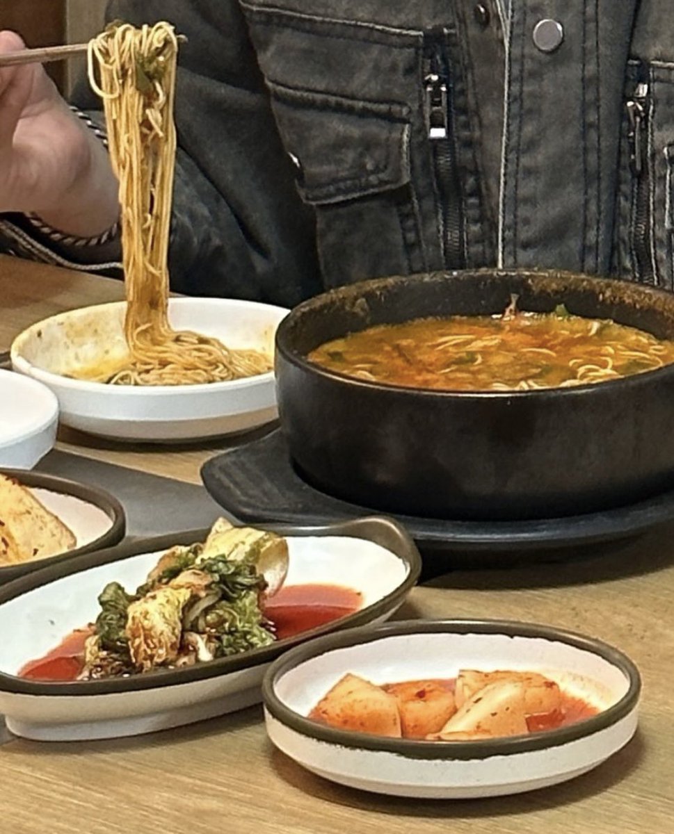 banc907's tweet photo. 📍지리산 어탕국수 
생카 사진 박제돼서 벅찬 마데 퇴근 후 합정행 
성진아 너무 맛있어요 성진아 너무 잘생겼어요 
#밥상트 #박성찐이야 #박성찐이_무볼라고 https://t.co/wOHpyRMbdz