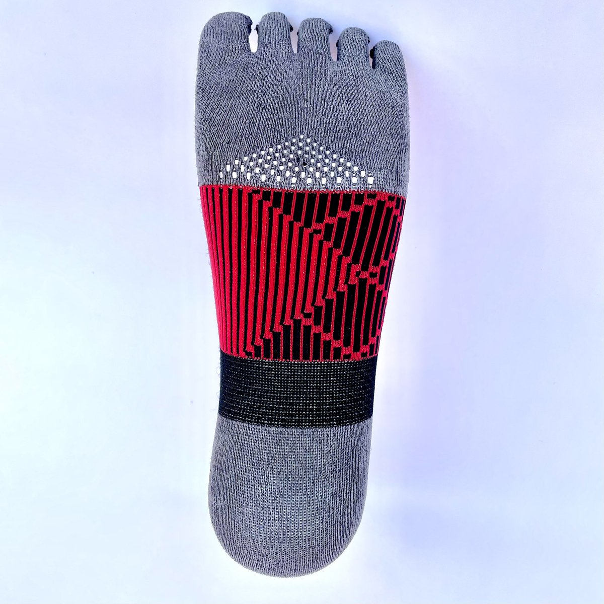 stepomiya's tweet image. ＼✨おすすめランニングソックス✨／
 #FUNCTIONALFIT
 5本指レーシングソックス

より力強く踏ん張れるように
土踏まずと足首を強力サポート‼️

フィット感も抜群で🤩
生地も厚すぎず通気性抜群😳

試合シューズに
おすすめのソックスです😊

 #ステップスポーツ大宮店