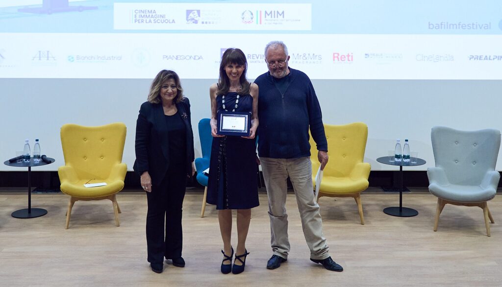 SNGCI: Anna Praderio del Tg5 riceve il “Premio Lello Bersani” sul palcoscenico del BAFF