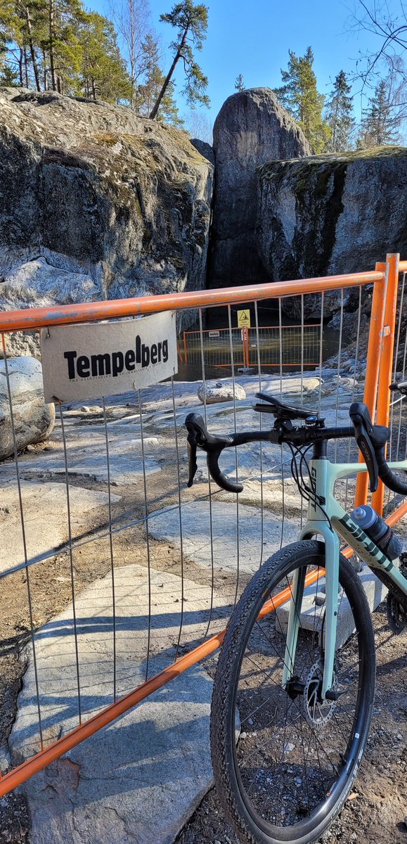 Jättiläinen kävi Lemminkäisen temppelillä. Sukelluskamppeet olisi tarvinnut.