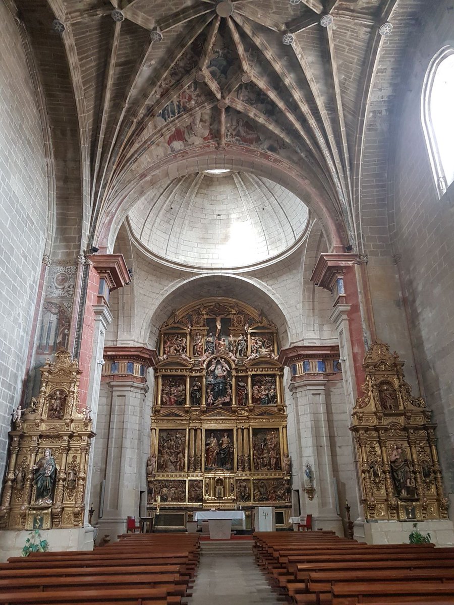 PatrimonioAlava's tweet photo. #Lanciego. El #RetabloMayor de la iglesia de #SanAclisclo y #SantaVictoria es #renacentista. Tiene también el retablo lateral de #SantaAna del siglo XVI. #Álava
Foto: @ahotsargiak https://t.co/3zEGkHqYMX