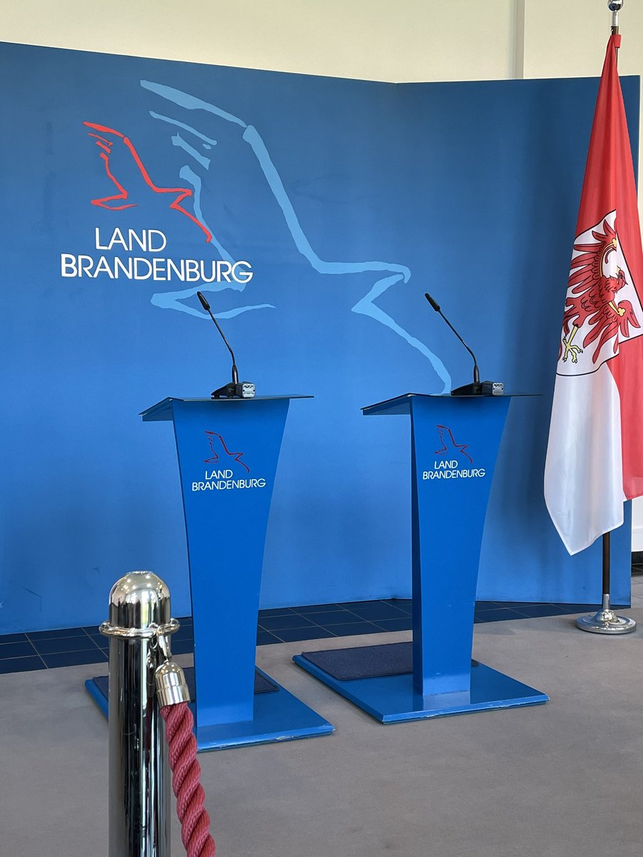 ZDFbrandenburg's tweet photo. Warten auf #BrittaErnst. https://t.co/SvbkQFMb7t