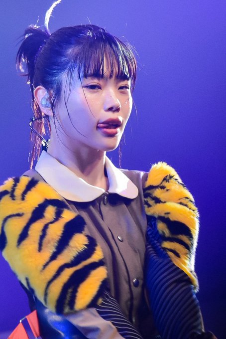 あいみょん 、アイナジエンドも着用 トップス