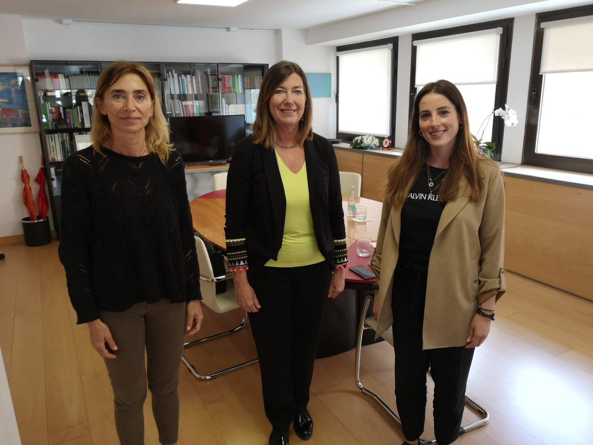 Patgompic's tweet photo. Primera reunión con @AECTUIT que nos ha presentado sus objetivos a corto, medio y largo plazo, muchos de ellos compartidos con @SalutGOIB.

Seguimos en la coordinación y colaboración para promover la Enfermería Comunitaria, además del nivel formativo y científico. https://t.co/OPSt7z2p5a