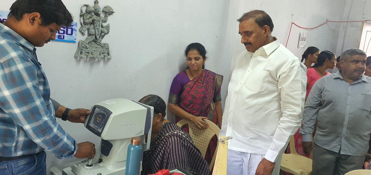 GandhiArekapudi's tweet photo. అంధత్వ రహిత తెలంగాణ లక్ష్యంగా గౌరవ ముఖ్యమంత్రి వర్యులు శ్రీ కేసీఆర్ గారి ఆదేశాల మేరకు రాష్ట్ర వ్యాప్తంగా ప్రారంభం కానున్న రెండో విడత కంటి వెలుగు  కార్యక్రమంలో భాగంగా చందానగర్ డివిజన్ పరిధిలోని వేమన రెడ్డి కాలనీ కమ్యూనిటీ హాల్ లో ఏర్పాటు చేసిన కంటి వెలుగు శిబిరం ను స్థానిక కార్పొరేటర్ శ్రీమతి మంజుల రఘునాథ్ రెడ్డి  గారితో కలిసి పరిశీలించడం జరిగింది.

#KCRKantiVelugu 

@TelanganaCMO @KTRBRS