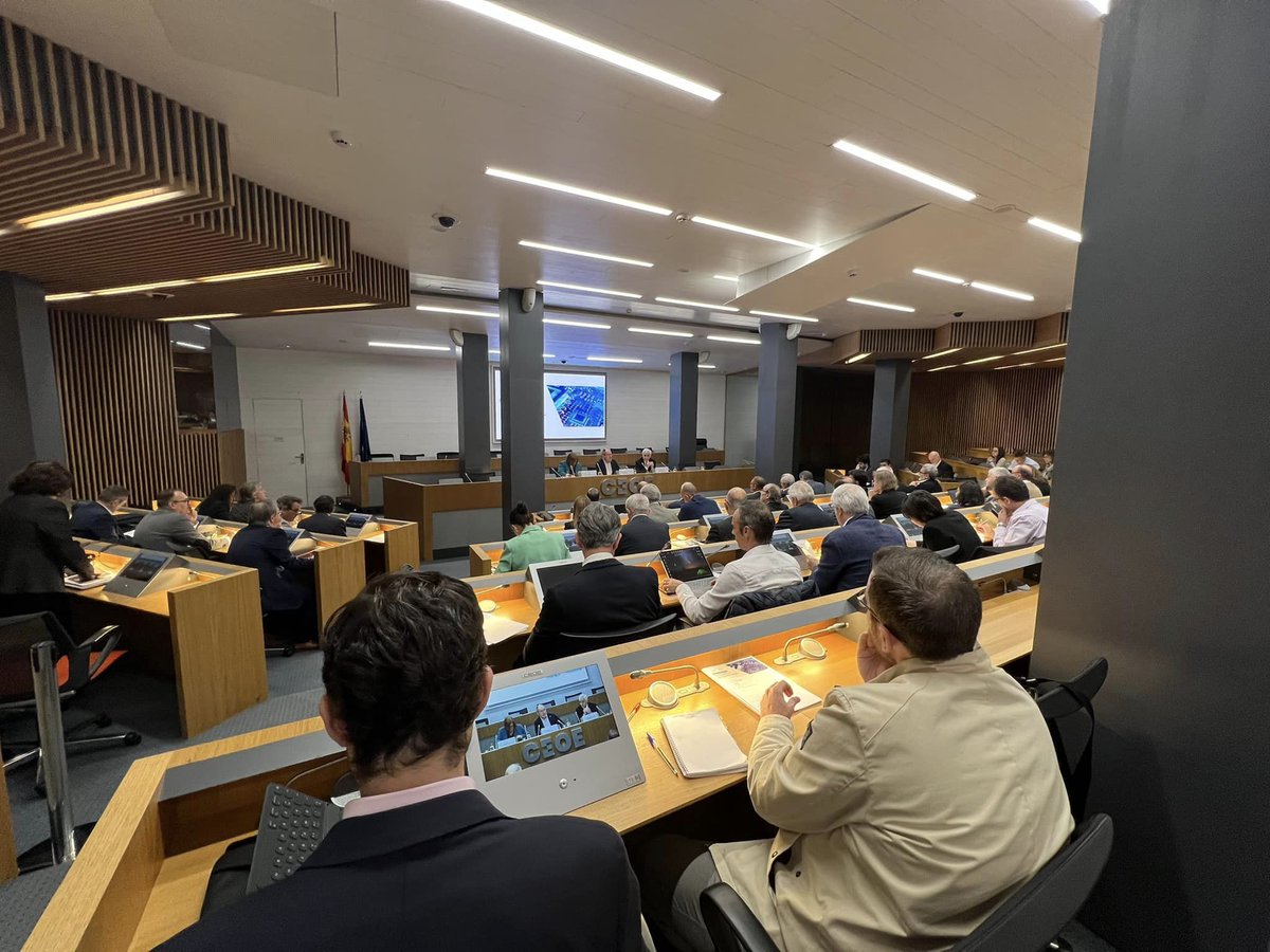AMETIC_es's tweet photo. 🔊Disponibles algunas imágenes de la presentación del Mapeo del Ecosistema Español de #Microelectrónica de AMETIC, en la que se ha publicado la propuesta de estrategia de formación para el #PerteChip (https://t.co/2N2fnA0BTv)

📲Álbum completo aquí: https://t.co/t5vKrjv2kj https://t.co/1AUoZk5HCY