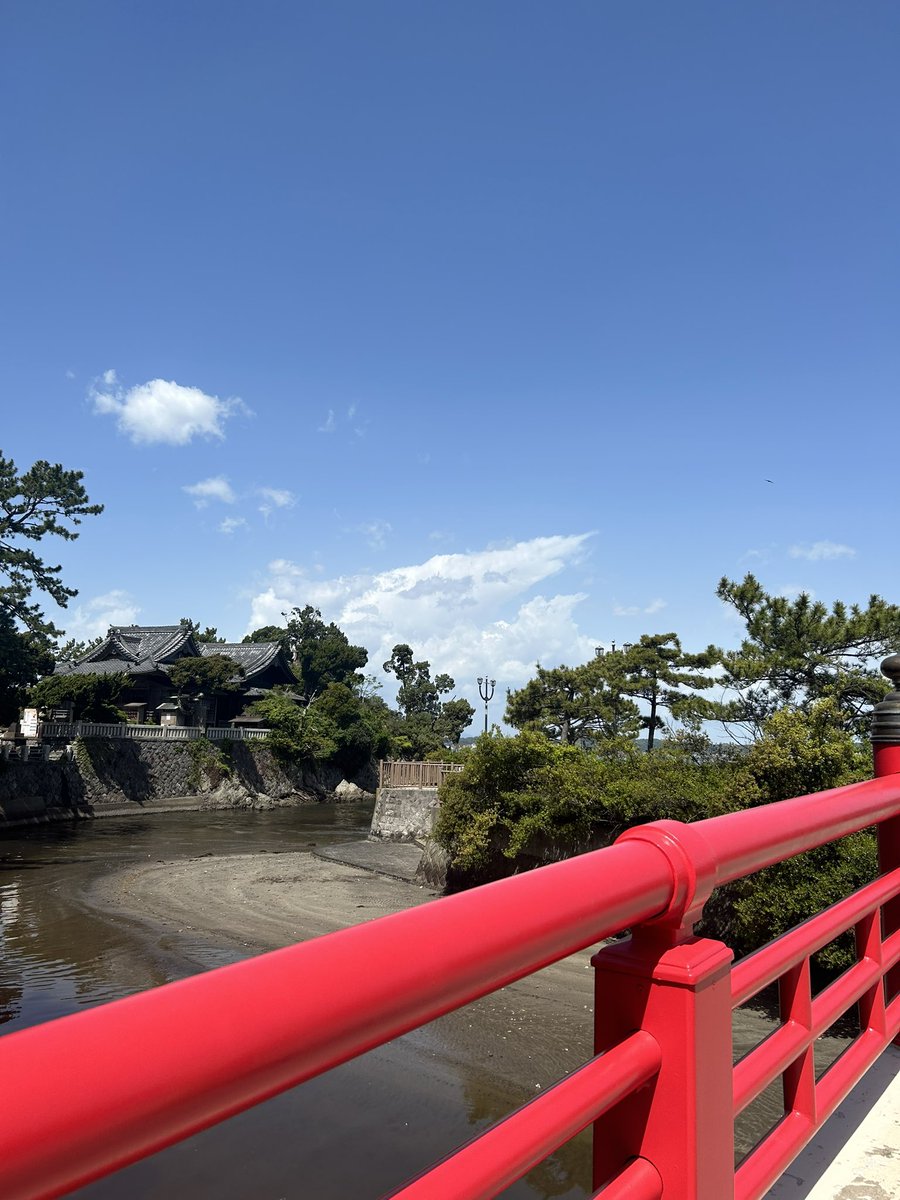 GreenEy00104783's tweet photo. 葉山の森戸神社へお参りに行きました。
鯛おみくじは中吉 https://t.co/TjcXAEpHkv