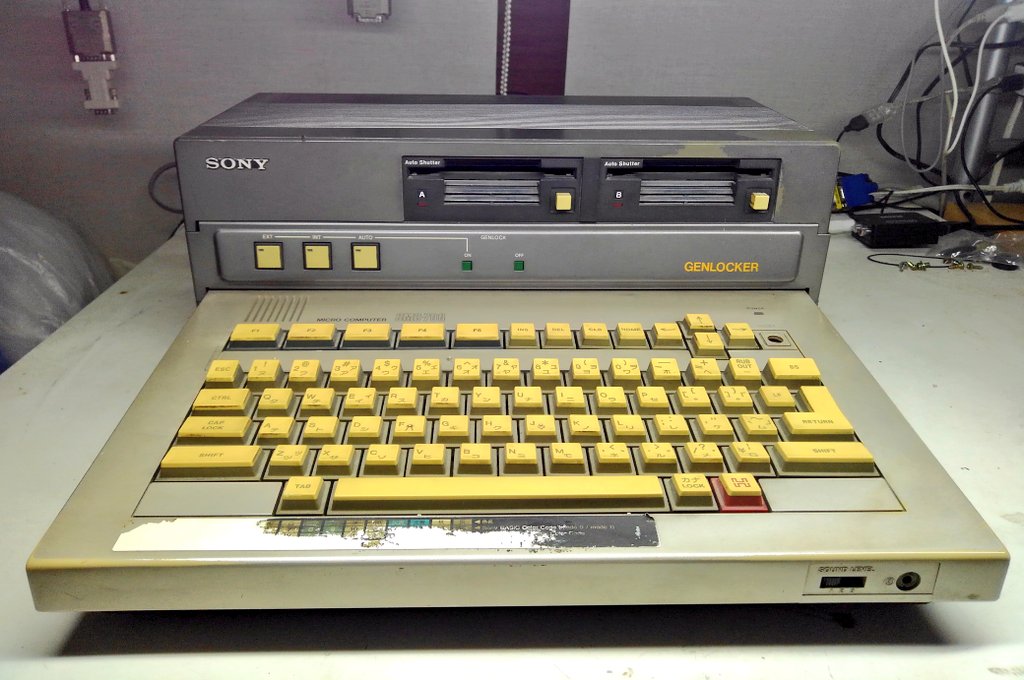 toshitada1973's tweet photo. SMC-70Gです！　さすがは業界向け、重装備感がすごいね。例の拡張ギミックも含めて、みっちり観察します。#SMC70G #SMC70 https://t.co/ZUVCPd2cn4