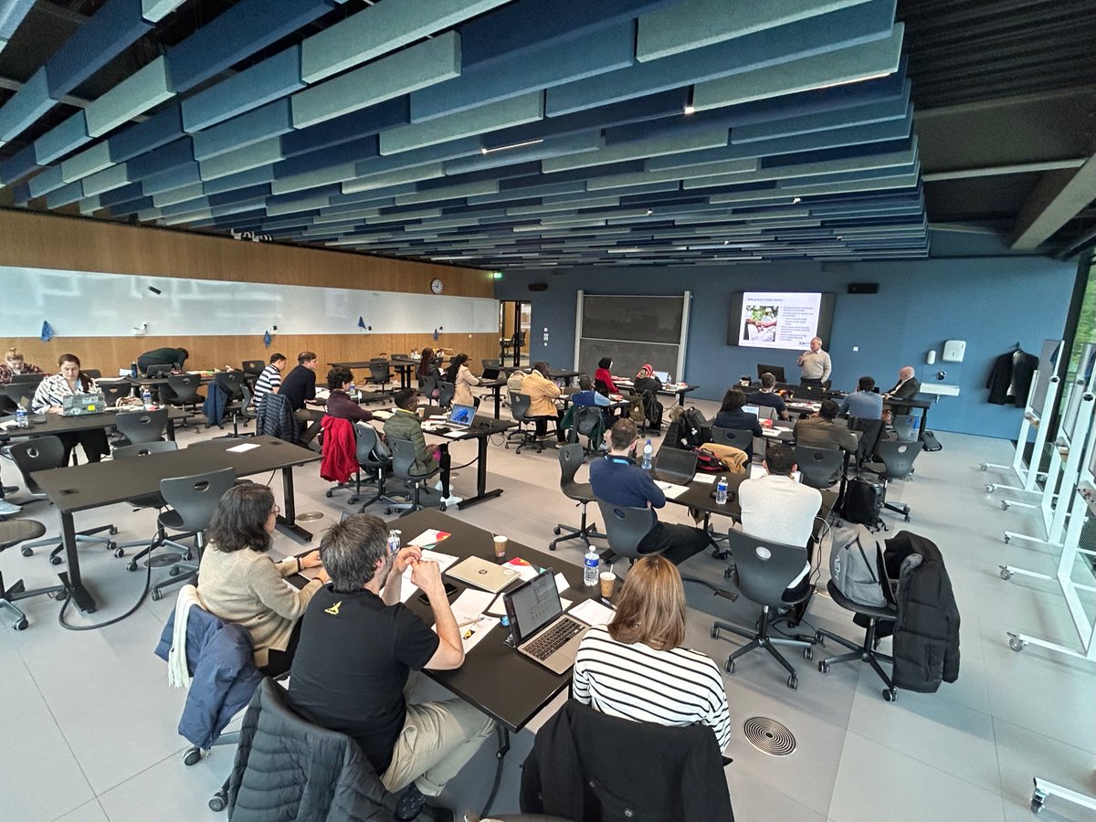 Welcome to Delft Road Safety Courses 2022-23.

This week, 21 #RoadSafety professionals from around the world are visiting <a href="/TUDelft/">TU Delft</a> to take part in our first in-person course since 2019. 

It's great to be back! 🙏