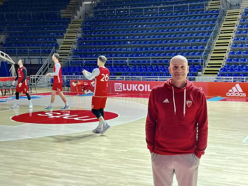 XanRamosPineiro's tweet photo. Vuelvo a sacar otro artículo sobre entrenadores ayudantes. 
En este hablo de los asistentes españoles en Euroliga en equipos extranjeros. Otra vez son historias y carreras de los más interesantes.
@JosepM_Berrocal
@markovic6
@cfccs
Josep Maria Izquierdo
https://t.co/rOyYyXW1ap https://t.co/FwsdG6ALLk